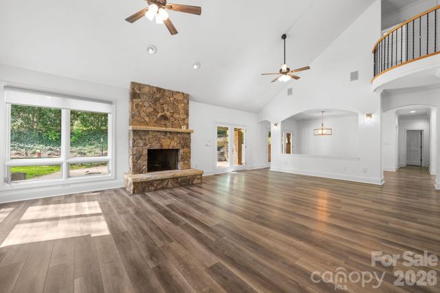 421 18th Avenue Lane NW, Hickory, NC 28601