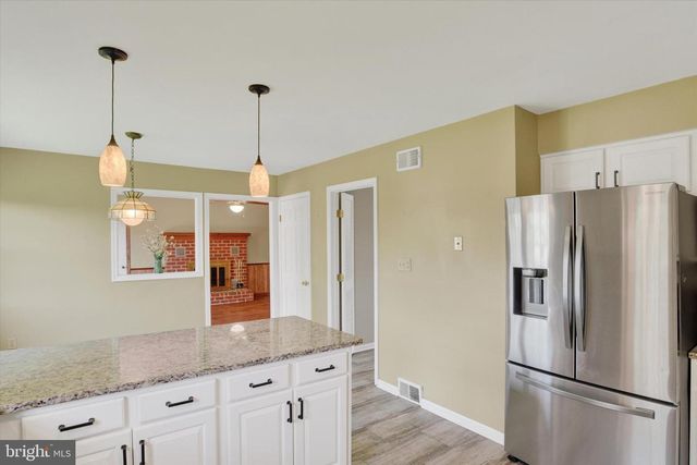 411 HOPI DR, Mechanicsburg, PA 17050