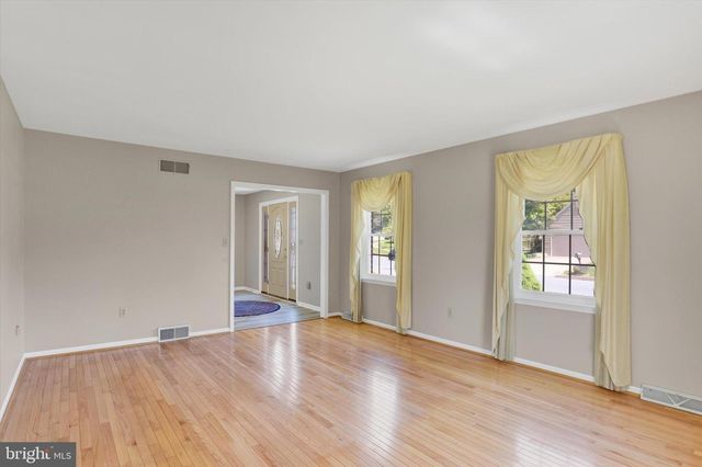 411 HOPI DR, Mechanicsburg, PA 17050