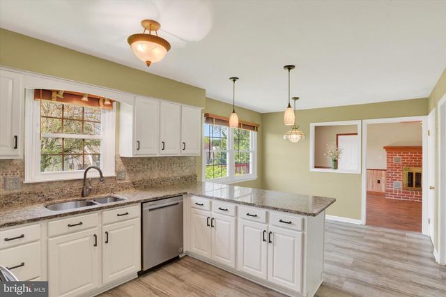 411 HOPI DR, Mechanicsburg, PA 17050