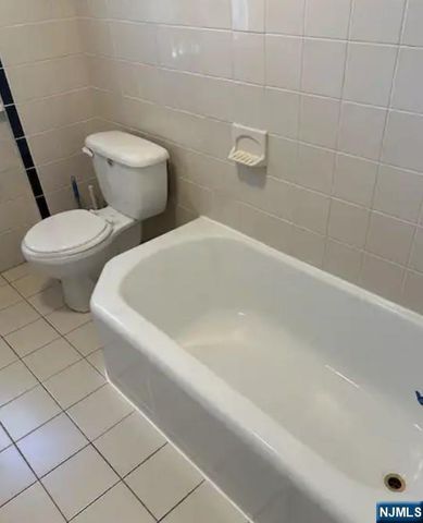 278 High Street, Teaneck, NJ 07666