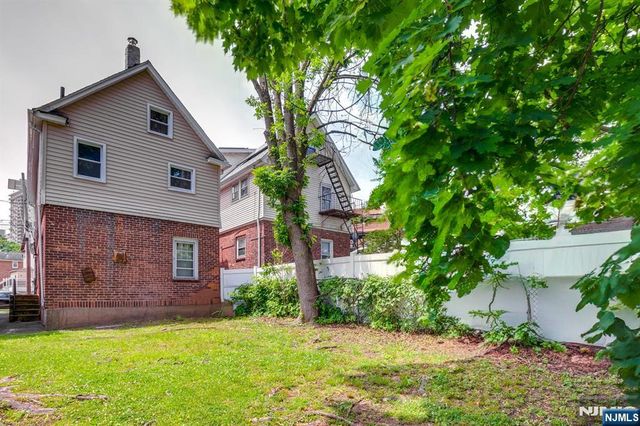 278 High Street, Teaneck, NJ 07666