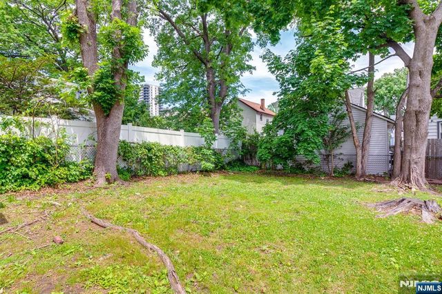 278 High Street, Teaneck, NJ 07666