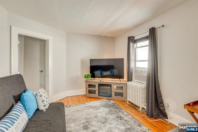 278 High Street, Teaneck, NJ 07666
