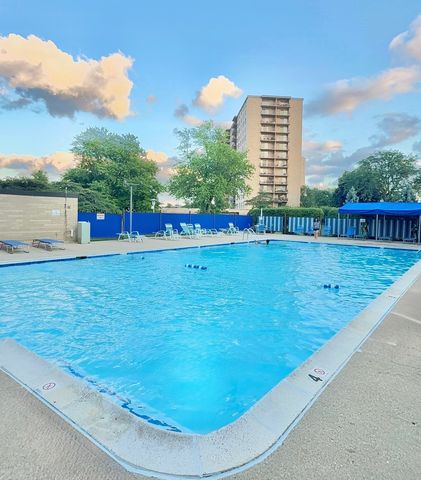 6933 N Kedzie Avenue 1209, Chicago, IL 60645