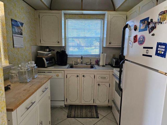 29 Upminster B 29, Deerfield Beach, FL 33442