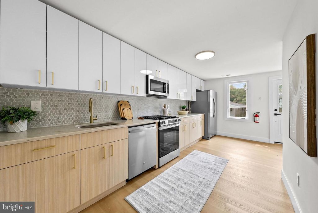 232 MECRAY LN, Maple Shade, NJ 08052