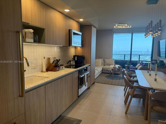 159 NE 6th St 4016, Miami, FL 33132