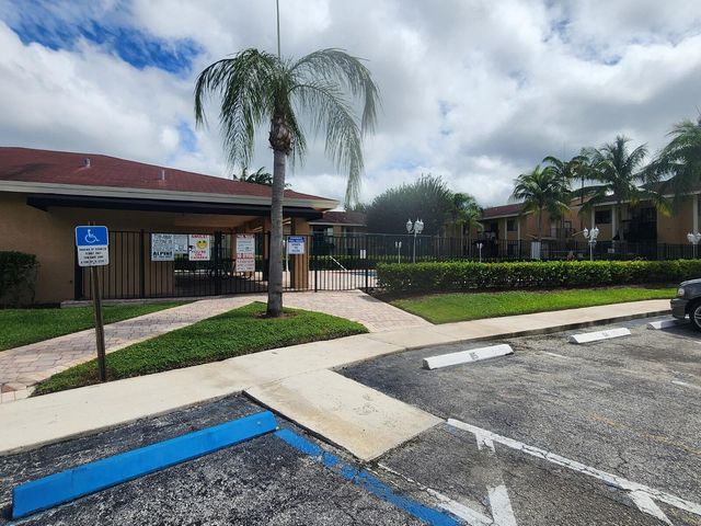 6013 10th Avenue N 208, Greenacres, FL 33463