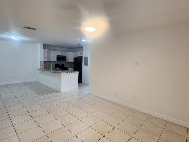 6013 10th Avenue N 208, Greenacres, FL 33463