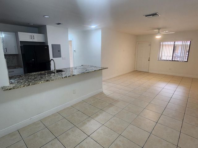 6013 10th Avenue N 208, Greenacres, FL 33463