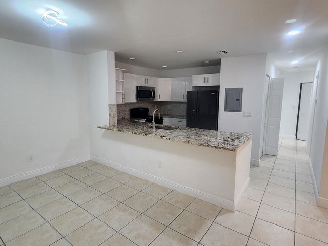 6013 10th Avenue N 208, Greenacres, FL 33463