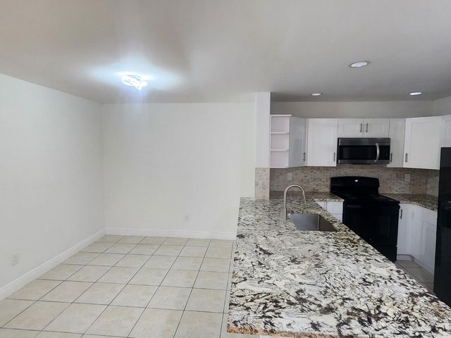 6013 10th Avenue N 208, Greenacres, FL 33463