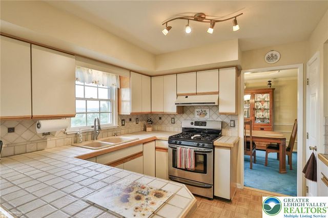 216 Memorial Drive, Bath Boro, PA 18014