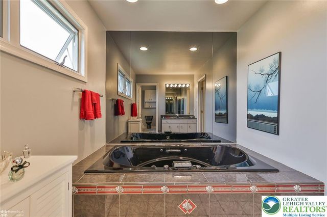 216 Memorial Drive, Bath Boro, PA 18014