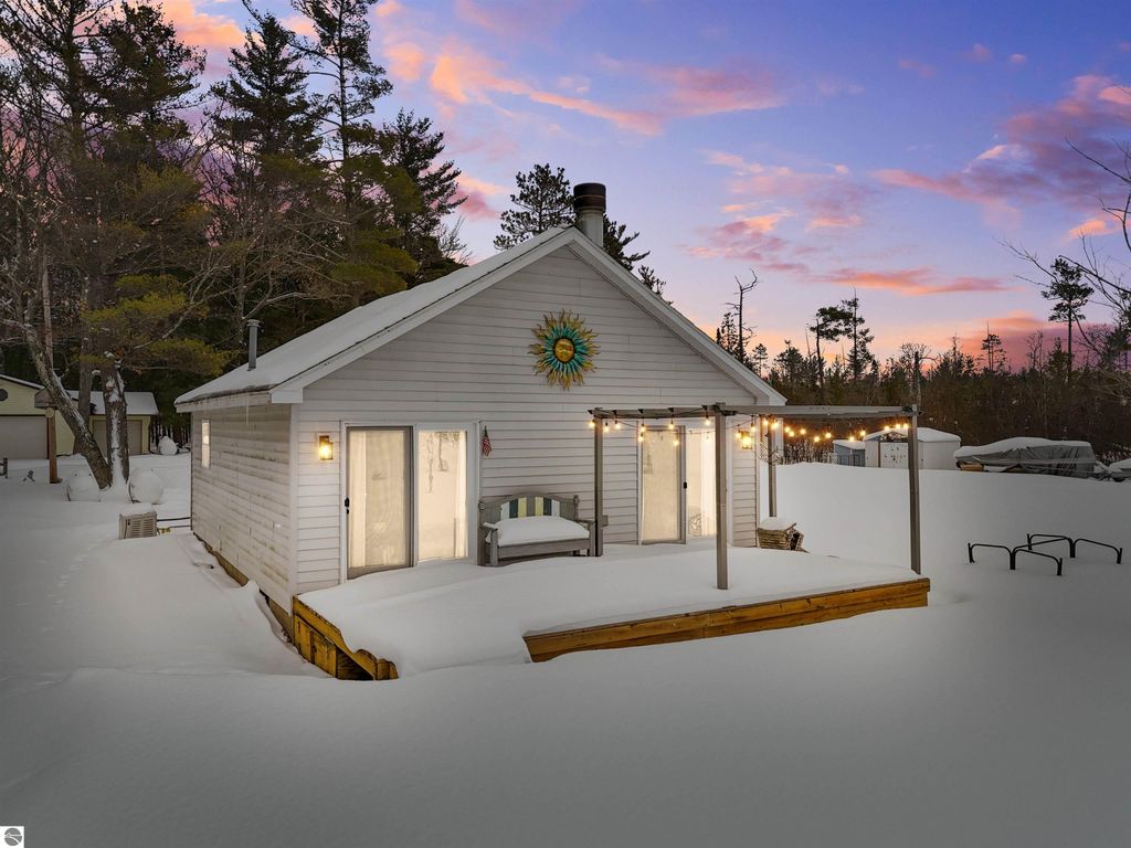 Image 1 of property listing at 2183 Wenonah Trail, Lake City, MI 49651