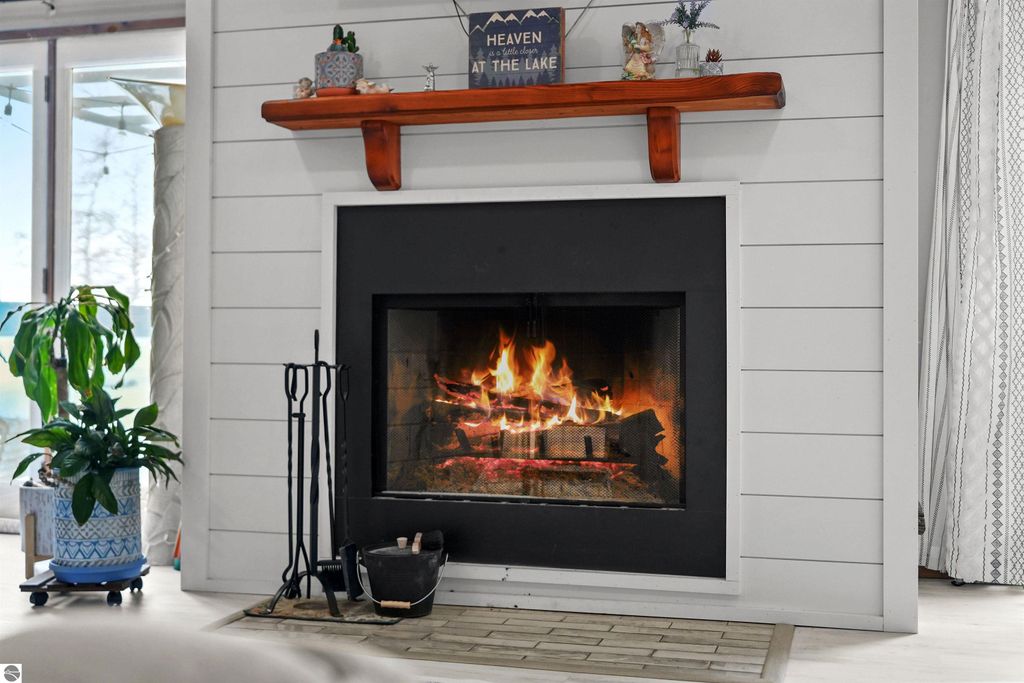 Image 10 of property listing at 2183 Wenonah Trail, Lake City, MI 49651