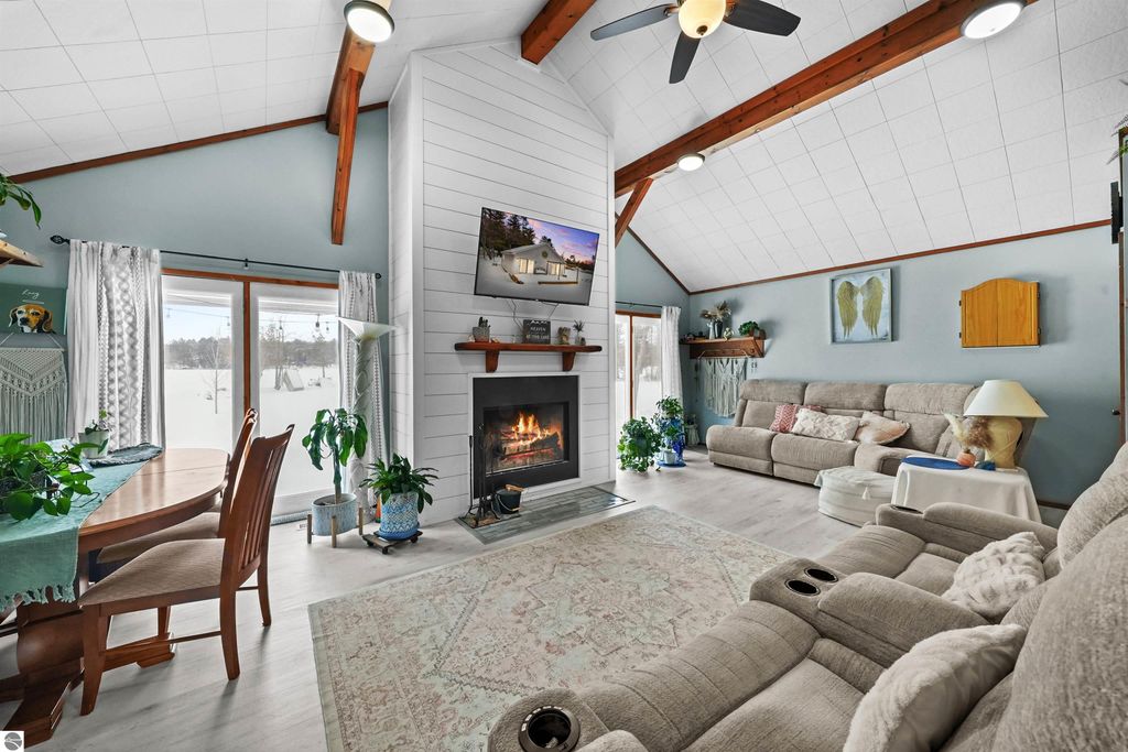 Image 11 of property listing at 2183 Wenonah Trail, Lake City, MI 49651