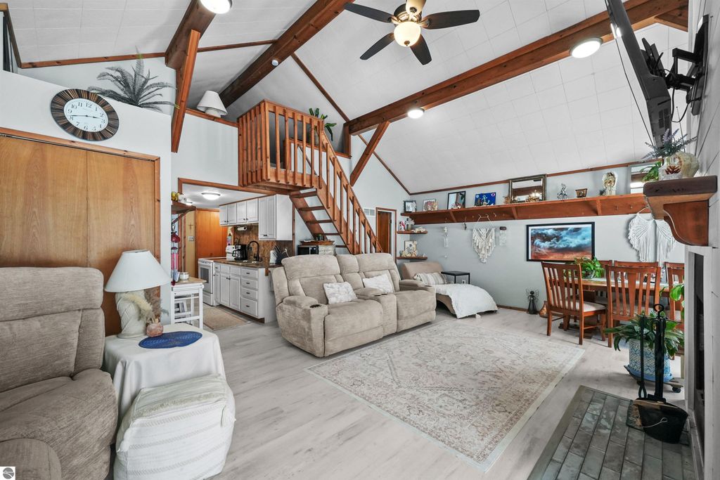 Image 12 of property listing at 2183 Wenonah Trail, Lake City, MI 49651