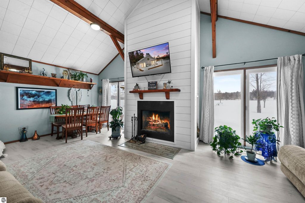 Image 14 of property listing at 2183 Wenonah Trail, Lake City, MI 49651