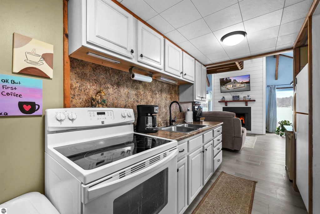 Image 16 of property listing at 2183 Wenonah Trail, Lake City, MI 49651