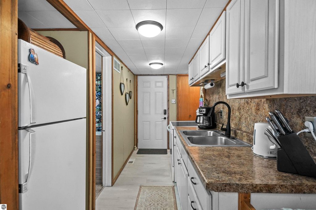 Image 17 of property listing at 2183 Wenonah Trail, Lake City, MI 49651