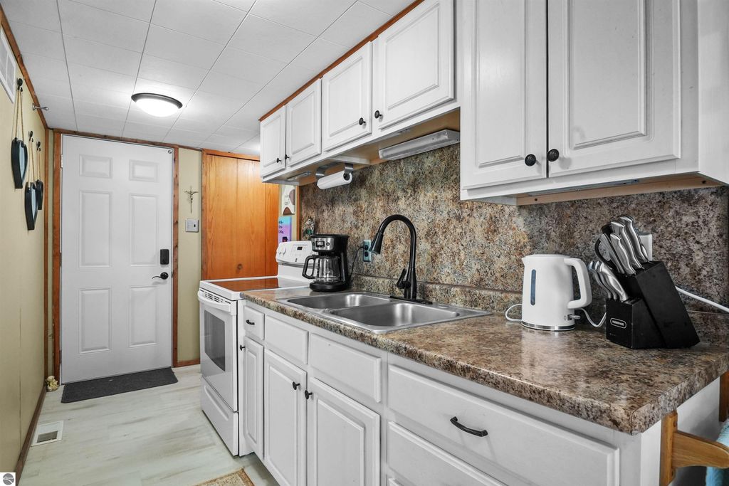 Image 18 of property listing at 2183 Wenonah Trail, Lake City, MI 49651