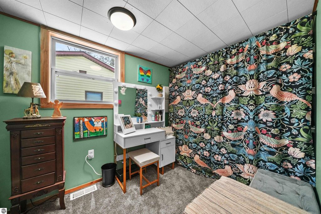 Image 19 of property listing at 2183 Wenonah Trail, Lake City, MI 49651