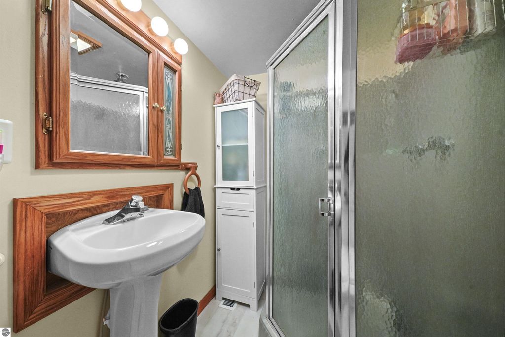 Image 21 of property listing at 2183 Wenonah Trail, Lake City, MI 49651