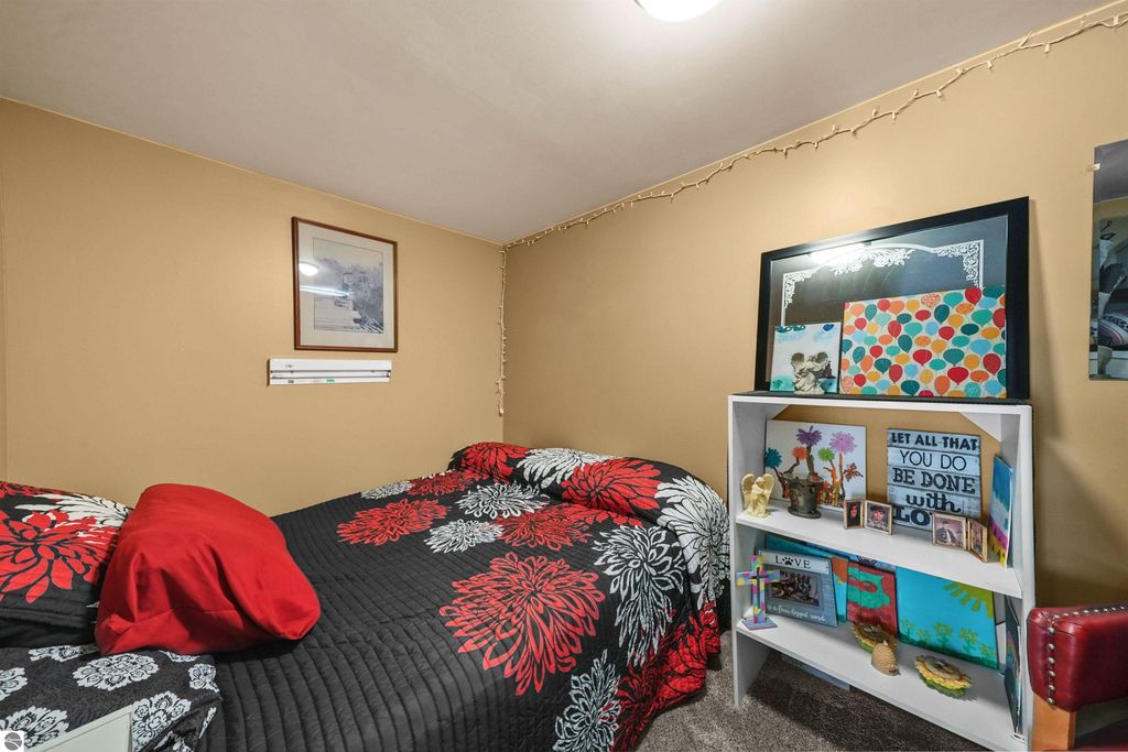 Image 22 of property listing at 2183 Wenonah Trail, Lake City, MI 49651