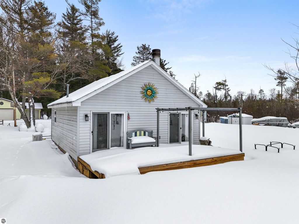 Image 28 of property listing at 2183 Wenonah Trail, Lake City, MI 49651