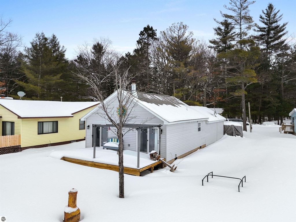 Image 32 of property listing at 2183 Wenonah Trail, Lake City, MI 49651