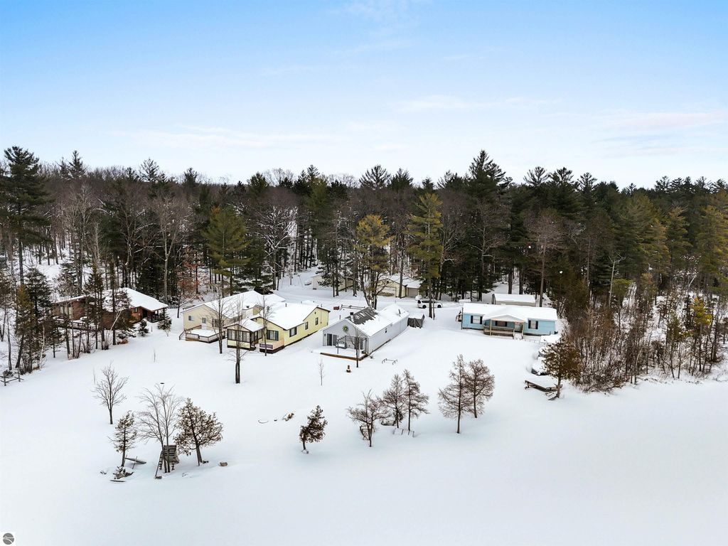 Image 33 of property listing at 2183 Wenonah Trail, Lake City, MI 49651