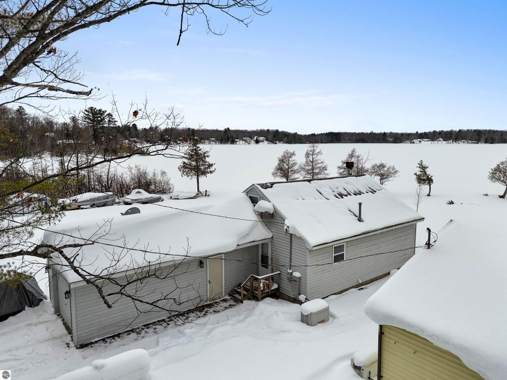 Image 37 of property listing at 2183 Wenonah Trail, Lake City, MI 49651