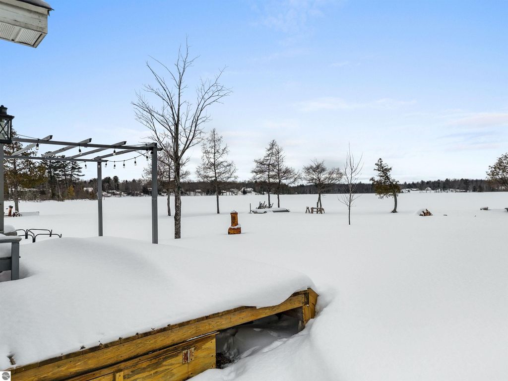 Image 38 of property listing at 2183 Wenonah Trail, Lake City, MI 49651