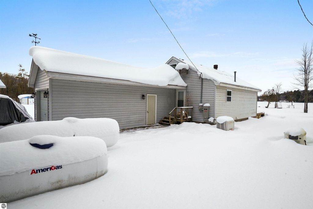 Image 39 of property listing at 2183 Wenonah Trail, Lake City, MI 49651