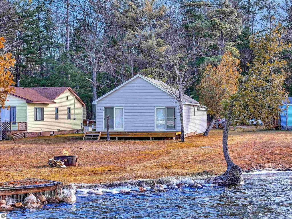 Image 43 of property listing at 2183 Wenonah Trail, Lake City, MI 49651