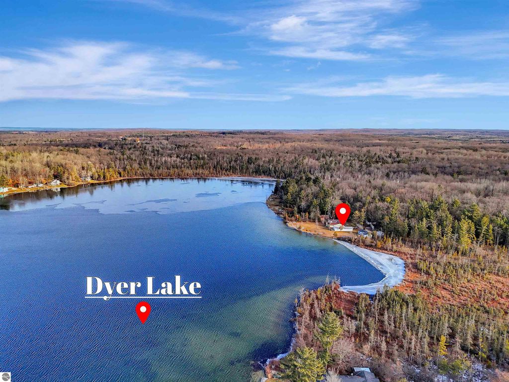 Image 5 of property listing at 2183 Wenonah Trail, Lake City, MI 49651