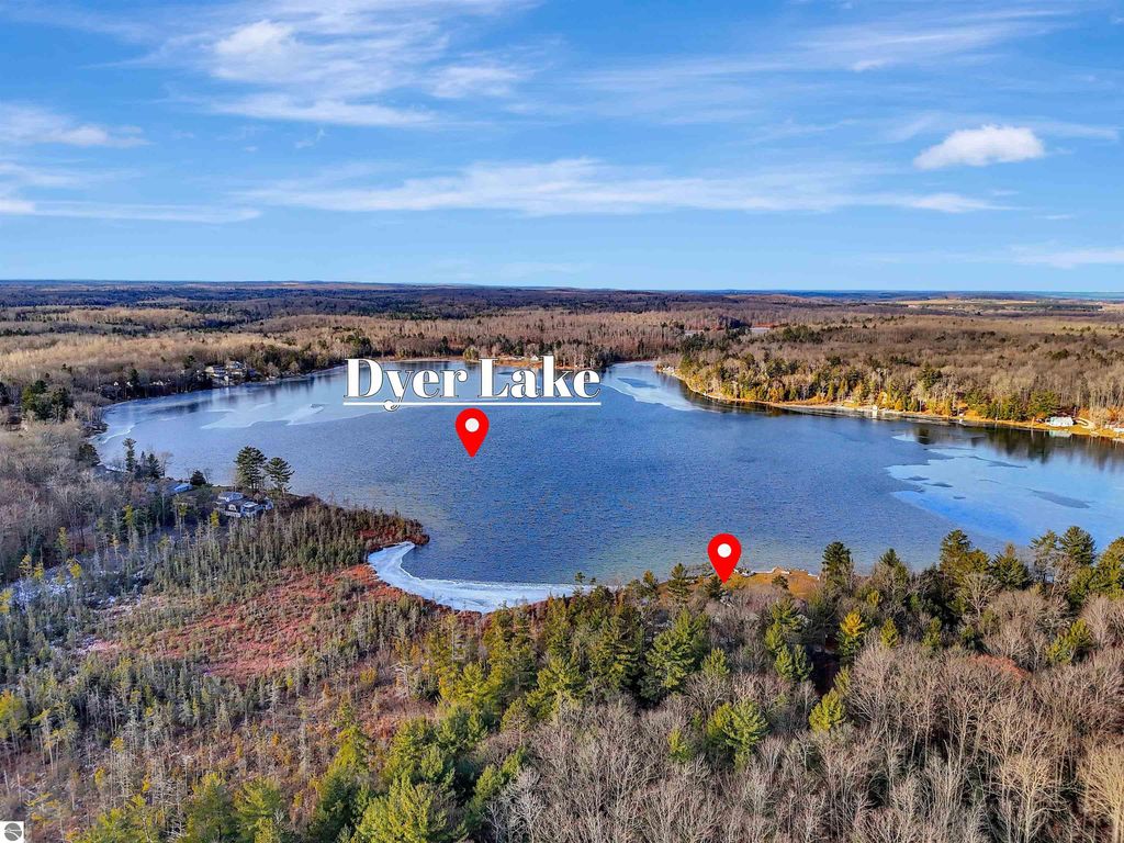 Image 8 of property listing at 2183 Wenonah Trail, Lake City, MI 49651