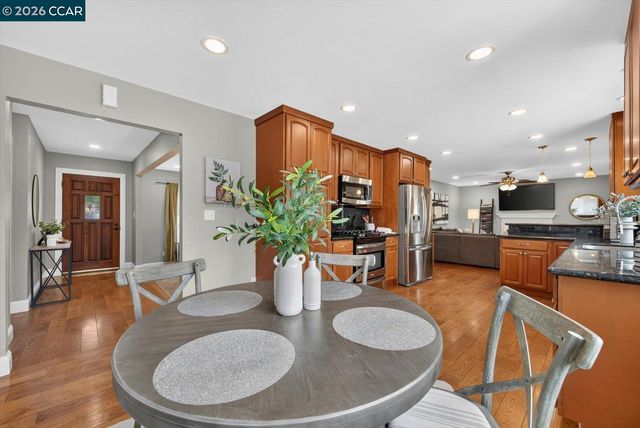 1617 Greenridge Dr, Pittsburg, CA 94565