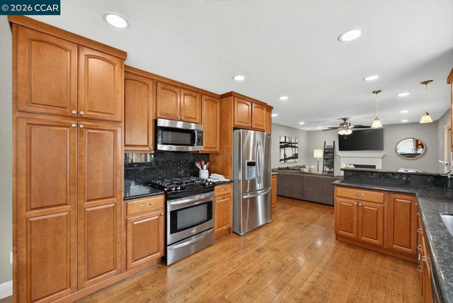 1617 Greenridge Dr, Pittsburg, CA 94565