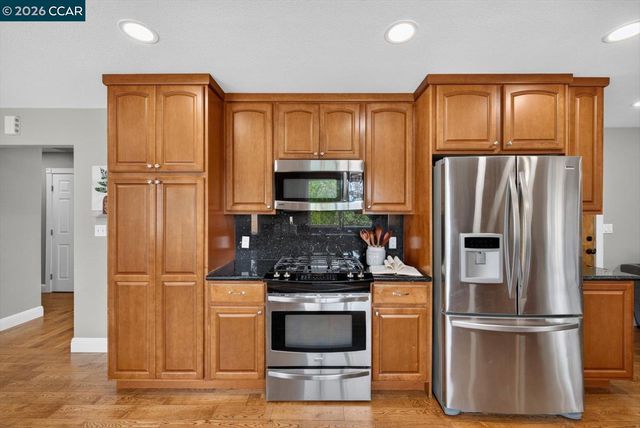 1617 Greenridge Dr, Pittsburg, CA 94565