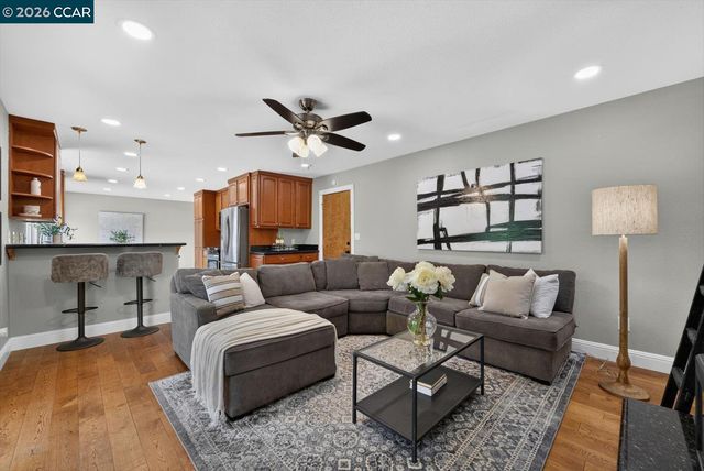 1617 Greenridge Dr, Pittsburg, CA 94565
