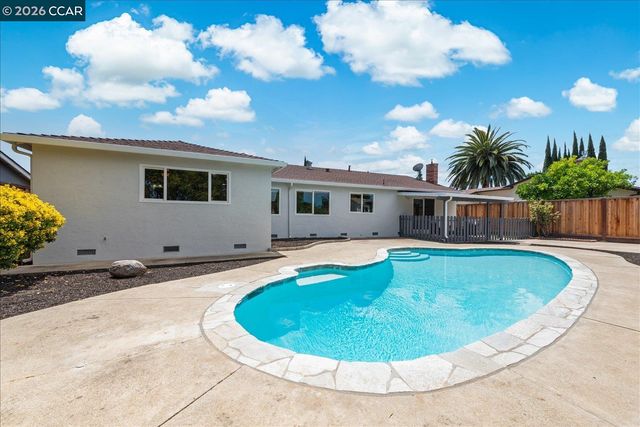 1617 Greenridge Dr, Pittsburg, CA 94565