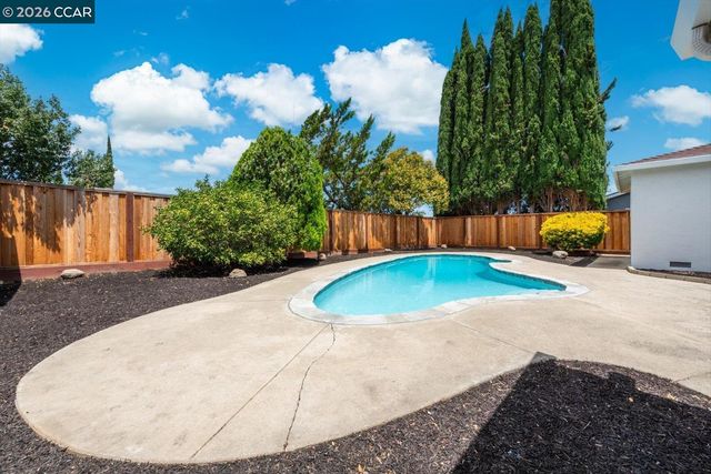 1617 Greenridge Dr, Pittsburg, CA 94565