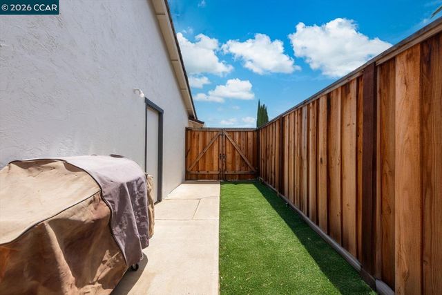 1617 Greenridge Dr, Pittsburg, CA 94565