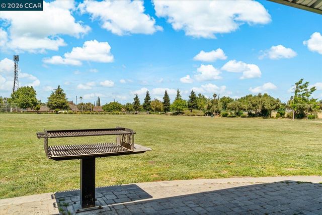 1617 Greenridge Dr, Pittsburg, CA 94565