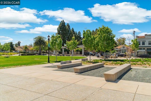 1617 Greenridge Dr, Pittsburg, CA 94565