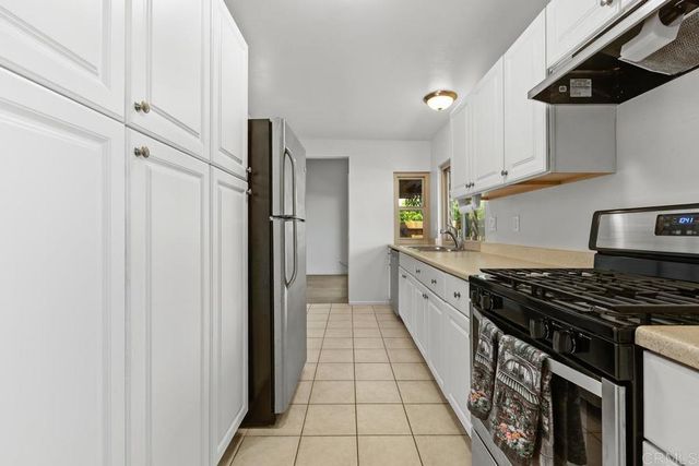 757 Nob Circle, Vista, CA 92084