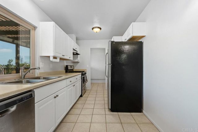 757 Nob Circle, Vista, CA 92084